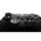 Xbox - Manette sans fil Elite Series 2 - Noir-Optimisée pour vous : Adaptez la manette à votre style de jeu préféré avec de nouvelles formes interchangeables de manches analogiques et de palettes. Sauvegardez jusqu'à 3 profils personnalisés et 1 profil par défaut sur la manette et passez d'un profil à l'autre à la volée avec le bouton Profil. Utilisez une connexion sans fil, Bluetooth ou le câble USB-C fourni pour jouer sur vos appareils Xbox One et Windows 10