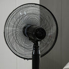 HOMCOM - Ventilateur sur pied 54 po H avec télécommande pour chambre à coucher - noir-Minuterie de 15 heures permettant de programmer le cycle de refroidissement tout en économisant de l'énergie 