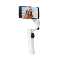 Insta360 - Kit de création Flow 2 Pro - Blanc-Suivi Deep Track 4.0 alimenté par l'IA: Des améliorations clés et de nouvelles fonctionnalités offrent une précision et une polyvalence inégalées. Le suivi actif du zoom suit les sujets qui se déplacent rapidement avec un zoom jusqu'à 15x, sans décalage. Gardez les sujets centrés, qu'il s'agisse de suivre un individu ou un groupe. Et essayez Grille de cadrage pro pour parfaire votre prise en utilisant une composition au nombre d'or