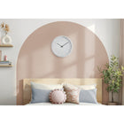 Monarch Specialties - 9118 Horloge Murale Juvénile Rond de 12" - Visage Blanc/Cadre Blanc-Profitez d'une mesure précise du temps sans distractions grâce à un mouvement à quartz sans tic-tac, garantissant un environnement paisible dans une chambre à coucher ou un bureau
