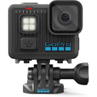 GoPro - Hero LIT 4K Caméra d'action - Lumière intégrée - noir-Étanche jusqu’à 16 pieds (5 m) : Complètement étanche et construite avec une durabilité légendaire de la GoPro, LIT Hero est prêt à capturer le plaisir, que vous traversiez de la boue, de la neige ou de l’eau (jusqu’à 16 pieds/5 m) ou que vous exploriez simplement la nature ou une nouvelle ville