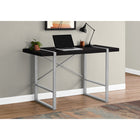 Monarch Specialties - 7664 Bureau 48 po L - Noir/Metal Argent-Des pieds en métal robustes au fini argenté sont intégrés dans le dessus de bureau pour un effet visuel intéressant