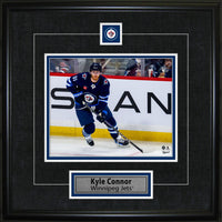 Kyle Connor Pin & Plate Winnipeg Jets - Impression encadree - 18" x 18"-Qualité supérieure - virtual frames