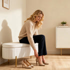 HOMCOM - Banc ottoman de chambre rembourré à canaux capitonnés - blanc crème-Garnissage en mousse haute densité assurant une assise confortable 