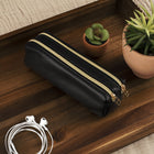 Mead - West Village Pochette à double fermeture éclair, noir-Style moderne et raffiné : fini noir classique avec coins arrondis et fermetures éclair dorées