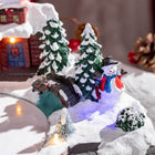 HOMCOM - Village de Noël lumineux animé avec Père Noël et renne-4 coussinets de pied en EVA inclus pour plus de stabilité 