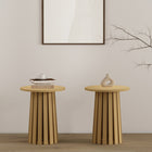 Manhattan Comfort - Lot de 2 tables d’appoint modernes Layla 90 cm - Chêne naturel-Le plateau de table rond élégant offre un espace de surface généreux pour la décoration, les boissons ou d'autres essentiels