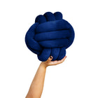 Fiora - Balle à câliner - Bleu acier-Sa texture douce vous donnera envie d'y glisser vos mains, de le câliner et de le serrer contre vous