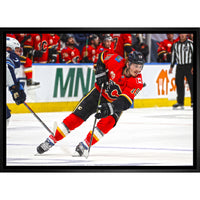 Matthew Tkachuk Calgary Flames Skating sur toile - Toile encadree - 31" x 22"-Impression sur toile de qualité supérieure avec bordures enveloppées
