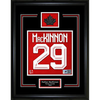 Frameworth - Nathan MacKinnon numero de chandail Hockey Canada 2026 - impression encadree - 16" x 20"-Impression du numero de chandail Hockey Canada 2026 sous licence officielle mettant en vedette Nathan MacKinnon
