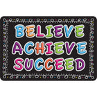 Ashley Productions - The Original Fun Mat - Tapis de Bienvenue - 15 -5" x 23 -5" - Croire - Réussir - Prospérer - Boucles de Craie-Mesure et conception : Le tapis de craie Believe, Achieve, Succeed mesure 15,5 po x 23,5 po.