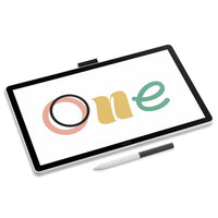 Wacom - Tablette graphique One Creative Pen Display 14"-Repensé avec plus de surface de dessin, l’écran IPS Full HD plastifié de 14" et net offre un espace généreux avec une précision des couleurs sRGB de 98% et une texture semblable à du papier qui ne fera pas d’éblouissements ni de bave – vous gardant dans votre zone créative plus longtemps