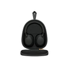 Sony - WH1000XM5 Casque sans fil à réduction de bruit - Noir-Connexion multipoint - Pour une commodité totale, ces casques Bluetooth® peuvent être appariés à deux appareils Bluetooth® en même temps.9 Ainsi, lorsque vous recevez un appel, votre casque d'écoute sait quel appareil sonne et se connectera automatiquement au bon appareil. Vous pourrez aussi transférer rapidement votre casque d'écoute vers l’un ou l’autre des deux appareils en appuyant simplement sur un bouton