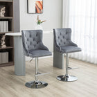 HOMCOM - Tabourets de bar pivotants réglables avec repose-pieds - gris - paquet de 2-Design capitonné avec boutons et garniture de clous pour apporter une touche distinctive à n'importe quel espace 
