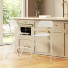 HOMCOM - Tabourets de bar pliants avec repose-pieds - blanc - paquet de 2-Structure en acier solide et planche multicouche supportant jusqu’à 264 lb (120 kg) avec stabilité 
