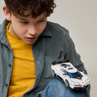 LEGO - Speed Champions L’hypervoiture sport Bugatti Centodieci-Modèle d’exposition de la voiture LEGO Bugatti - Après avoir joué à des courses avec la voiture en briques, les enfants peuvent l’exposer sur une étagère ou une table de chevet