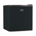 BLACK+DECKER - 1,7 pi³ Mini-frigo autonome avec congélateur, noir-Capacité spacieuse : une étagère de réfrigérateur en verre amovible permet d'agrandir l'espace de rangement tandis qu'un bac de rangement de porte pleine et demi-largeur peut accueillir des canettes et des petits contenants ou des bouteilles d'un litre ou plus
