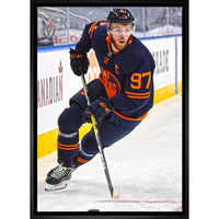 Connor McDavid Edmonton Oilers Skating with Puck sur toile - Toile encadree - 22" x 31"-Impression sur toile de qualité supérieure avec bordures enveloppées