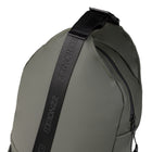 Edition22 - Signature Sac bandoulière - Kaki-Dimensions: 14 po L x 15,75 po H x 5,1 po l