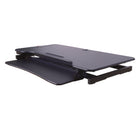 Rehausseur de bureau électrique Rocelco 46" avec prise secteur, chargeur USB et grand clavier Tracy - Noir-La plage verticale améliorée atteint des hauteurs allant de 4.7 po à 21.7 po.
