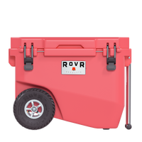 RovR - RollR 60 Glacière rigide à roulettes pintes avec poignée de remorquage - Corail-Les pneus gonflables tout-terrain RollR 9'' glissent sans effort sur le sable, la terre et l’herbe durs