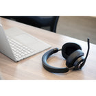 Kensington - Casque supra-auriculaire Bluetooth H3000-Fonctionnalités professionnelles de suppression du bruit, de productivité et de sécurité : La technologie de suppression passive du bruit (PNC) vous permet de rester concentré en bloquant le bruit ambiant. Le microphone à perche rabattable et muet pratique prend en charge les besoins de mise en sourdine rapide. La protection auditive intégrée protège vos oreilles des sons supérieurs à 100 dBA
