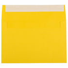 JAM Paper - Enveloppes d'invitation colorées A9 avec fermeture autocollante - 5 3/4 x 8 3/4 - jaune recyclé - paquet de 100-Ces enveloppes sont parfaites pour envoyer des invitations, des cartes de voeux, des RSVP, des cartes de remerciement, des cadeaux d'anniversaire, des remises de diplômes, des vacances et plus encore