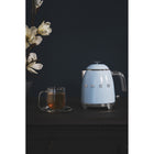SMEG - Bouilloire électrique mini de 3 tasses au style rétro 50S - Bleu pastel-4