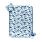 Jay Franco - Set de voyage 3 pièces - Stitch-Préparez-vous à voyager dans le confort avec le set de voyage 3 pièces Stitch, comprenant une couverture douillette, un coussin ami et un coussin pour la tête