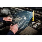 CAT - La lampe de travail de poche DEL COB-Base magnétique : Se fixe solidement aux surfaces métalliques pour une utilisation mains libres