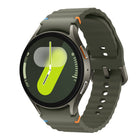 Samsung - Montre intelligente Bluetooth Galaxy Watch7 - 44 mm - Vert forêt-Équipée de notre processeur de montre intelligente le plus puissant à ce jour. Le nouveau processeur de 3 nm énergise votre routine quotidienne. Passez rapidement de la vérification de la météo au suivi de vos entraînements en un rien de temps. De plus, il optimise l’autonomie de la batterie pour une puissance durable, assurant que la montre Galaxy Watch7 suit votre rythme.