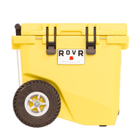 RovR -RollR 45 Glacière rigide à roulettes pintes avec poignée télescopique - Côté ensoleillé-Les pneus gonflables tout-terrain RollR 9'' glissent sans effort sur le sable, la terre et l’herbe durs