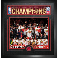 Frameworth - Raptors de Toronto photo d'equipe du championnat mondial NBA 2019 - impression encadree - 28 po l x 27 po H-Sous licence officielle de la NBA mettant en vedette la photo d'equipe du championnat mondial 2019 des Raptors de Toronto avec le groupe complet et le trophee Larry O'Brien