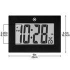 Marathon - Grande horloge numérique, chiffres de 3,25 po, noir (CL030064BK)-Trous de fixation intégrés pour faciliter le montage au mur et elle peut être placée à la verticale sur le bureau grâce à son support repliable.