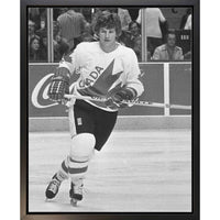 Frameworth - Bobby Orr serie classique 1976 Coupe Canada - toile encadree - 18.5" x 22.5"-Toile de hockey Equipe Canada sous licence officielle mettant en vedette Bobby Orr lors de l'iconique Coupe Canada 1976