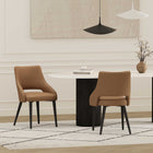 Manhattan Comfort - Lot de 2 chaises de salle à manger modernes Tremont 55 cm, revêtement similicuir, coloris Saddle-Structure et pieds en acier noir entièrement soudés pour l’élégance et la durabilité