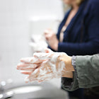 Tork - Savon mousse pour les mains S4, parfum frais, légèrement parfumé, lot de 6-Bouteille scellée en usine avec une pompe neuve pour chaque remplissage, contribuant à réduire les risques de contamination