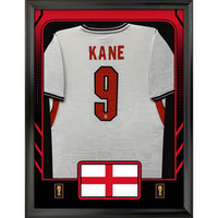 Frameworth - Coupe du Monde FIFA 2026 Officielle Angleterre Harry Kane Cadre Réplique de Maillot - 25,75 po x 33,75 po-Présentoir encadré de réplique de maillot sous licence officielle de la Coupe du Monde FIFA 2026 mettant en vedette Harry Kane.