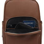 Bugatti - Sac à dos professionnel de la collection Wellington pour ordinateur portable jusqu’à 15,6 po - Cognac-Arrière rembourré et bretelles rembourrées et réglables : Bretelles ergonomiques, ajustables et matelassées pour mieux répartir la charge et améliorer le confort