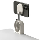 iOttie - Support de voyage Treker compatible MagSafe pour téléphones portables - Blanc-Angle de vision réglable : Grâce aux angles de vision multiples, trouvez le mode portrait ou paysage idéal. Tirez sur la face de montage pour étendre le bras, faites glisser les languettes pour ouvrir le support à ressort et fixez-le à une tablette ou à la poignée d'un sac. Vous pouvez également placer le support sur n'importe quelle surface plane pour une utilisation mains libres où que vous soyez