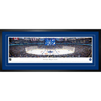 Frameworth - Toronto Maple Leafs premier match Scotiabank Arena 2018 - panorama encadre - 42,5 po l x 16,5 po H-Sous licence officielle de la LNH commemorant le premier match historique des Maple Leafs de Toronto au Scotiabank Arena en 2018 - mettant en vedette Auston Matthews et John Tavares