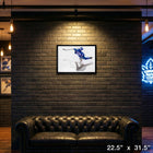 John Tavares Toronto Maple Leafs Shooting sur toile - Toile encadree - 22" x 31"-Dimensions finales: 22.5x31.5