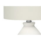 Monarch Specialties - Luminaire - 17 po H Lampe De Table - Crème Céramique - Abat-Jour Ivoire / Crème - Moderne-Dimensions assemblées: 9,5 po L x 9,5 po P x 16,5 po H; Base: 6,5 po L x 6,5 po P x 7,5 po H; Abat-jour: 9,5 po L x 9,5 po P x 8 po H