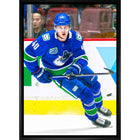 Elias Pettersson Vancouver Canucks Skating sur toile - Toile encadree - 22" x 31"-Impression sur toile de qualité supérieure avec bordures enveloppées