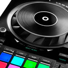 Hercules - Contrôleur DJControl Inpulse 500-Pieds rétractables pleins : le DJcontrol inpulse 500 mesure 3,1" / 8 cm de hauteur avec ses pieds déployés. élèvez votre mixage : faites passer des fils en dessous et protégez le contrôleur des boissons renversées. la base est rétroéclairée lorsque les pieds sont déployés (c’est-à-dire repliés vers l’extérieur