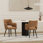 Manhattan Comfort - Lot de 2 fauteuils de salle à manger modernes Tremont 58 cm, revêtement similicuir, coloris Saddle-Structure et pieds en acier noir entièrement soudés pour l’élégance et la durabilité