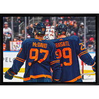 Connor McDavid and Leon Draisaitl Oilers Alternate Jersey Behind-H - Toile encadree - 31" x 22"-Impression sur toile de qualité supérieure avec bordures enveloppées