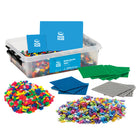 Plus-Plus - Set Scolaire - Couleurs Assorties - Set de 3600 Pièces avec 12 Plaques de Base-Plus-Plus est un jouet de construction de forme simple avec des possibilités infinies
