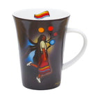 Oscardo - Tasse porcelaine « Une jupe qui raconte une histoire » d'Emily Kewageshig - 295 ml-Design d’art autochtone - Une jupe avec une histoire par Emily Kewageshig, artiste anishinaabe, œuvre des Premières Nations célébrant le patrimoine culturel et les traditions