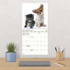 DateWorks - 2026 Calendrier Mural 16 Mois - 12 po x 12 po - Amis - Bilingue -Comprend des pages mensuelles de janvier à décembre 2026, ainsi que les 4 derniers mois de 2025